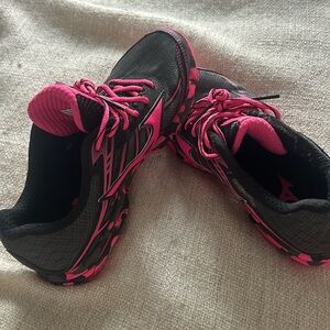 Mizuno pink wave rider trail runners, size 7